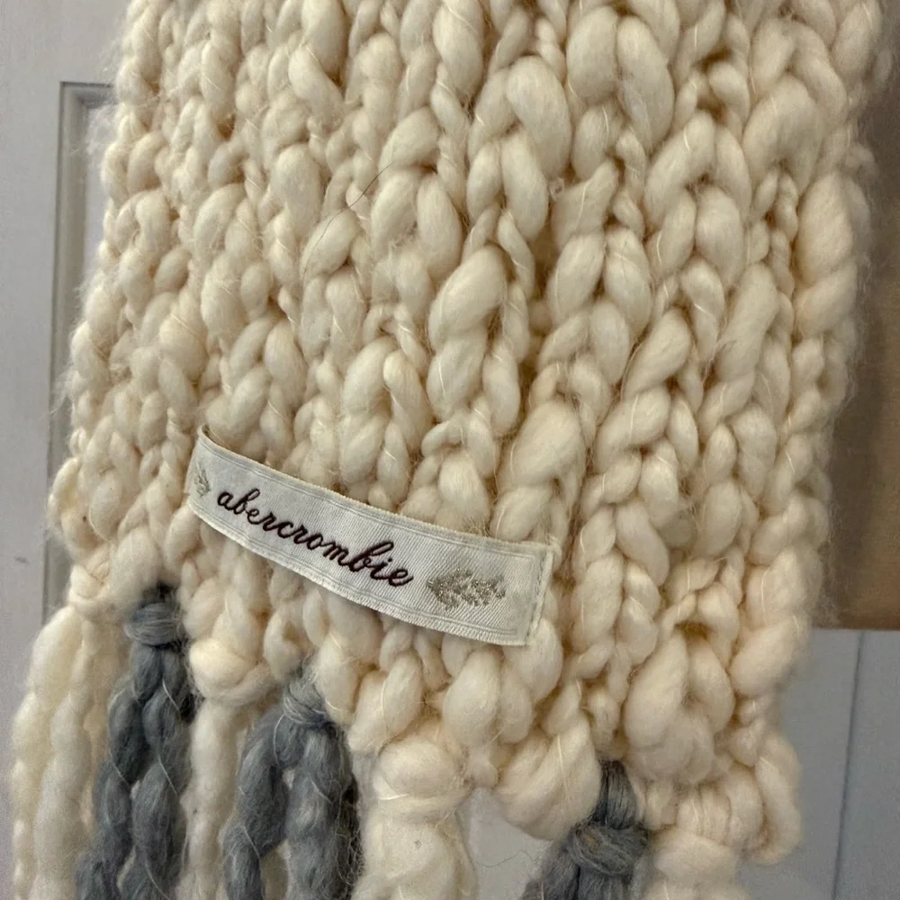 Y2K Abercrombie & Fitch Gray Cream knit colorblock Scarf wool blend moose logo